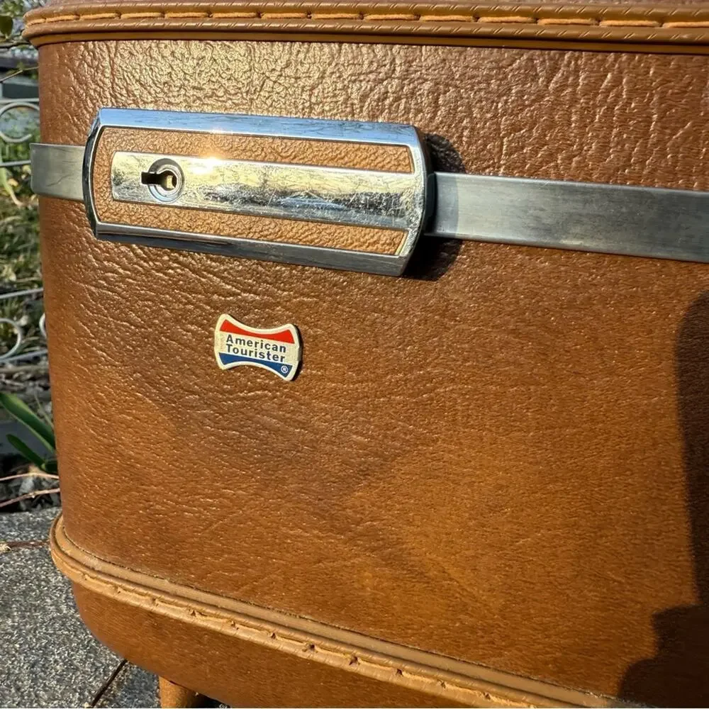 American Tourister Traveler Brown Train Case Makeup Case With Tray